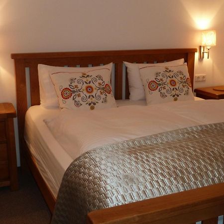 オーバートラウン ランドハウス リリー Bed & Breakfast エクステリア 写真