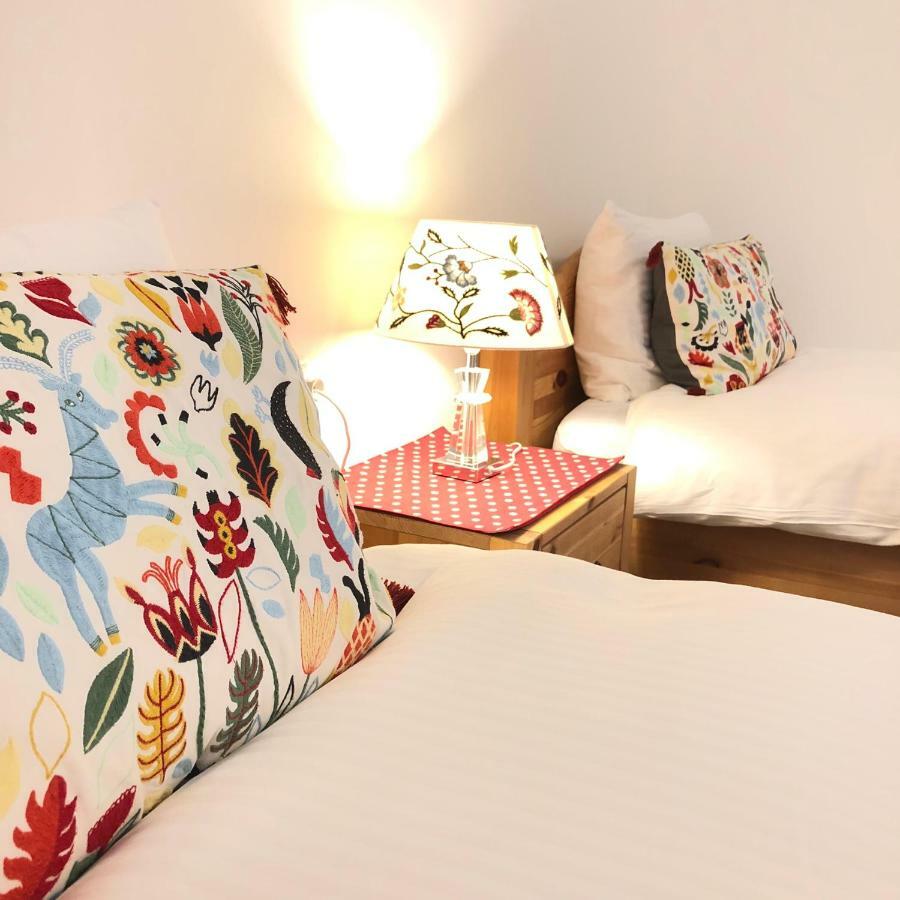 オーバートラウン ランドハウス リリー Bed & Breakfast エクステリア 写真
