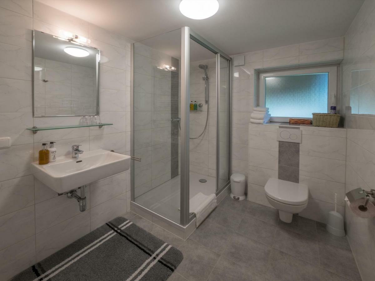 オーバートラウン ランドハウス リリー Bed & Breakfast エクステリア 写真