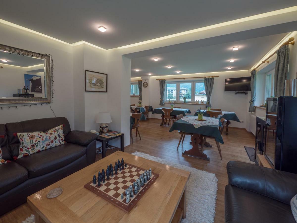 オーバートラウン ランドハウス リリー Bed & Breakfast エクステリア 写真