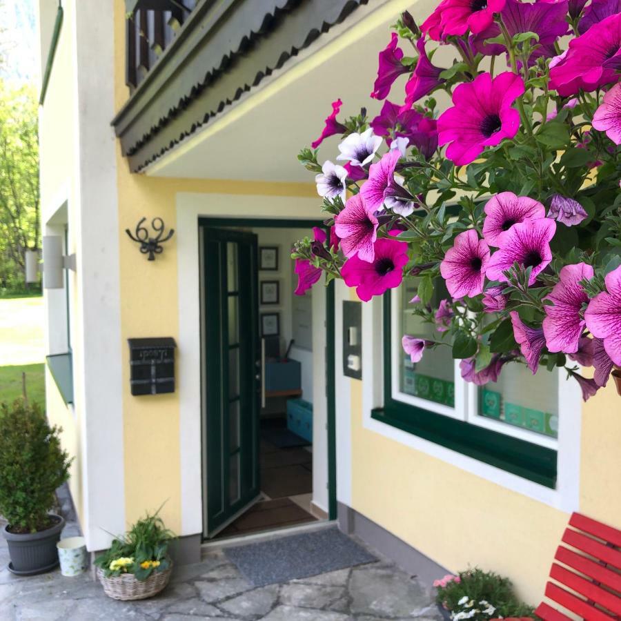 オーバートラウン ランドハウス リリー Bed & Breakfast エクステリア 写真